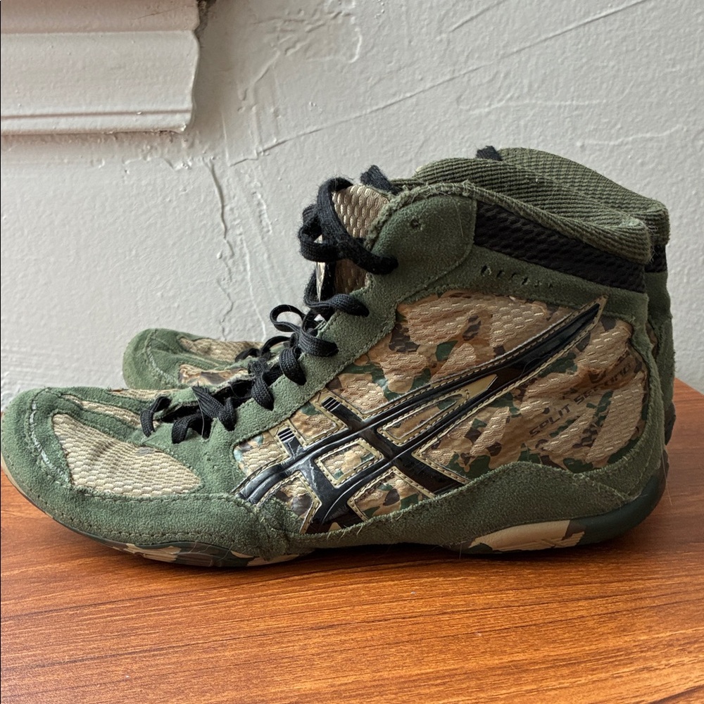 Asics Split Second Camouflage Wrestling Shoes (2012) View 2